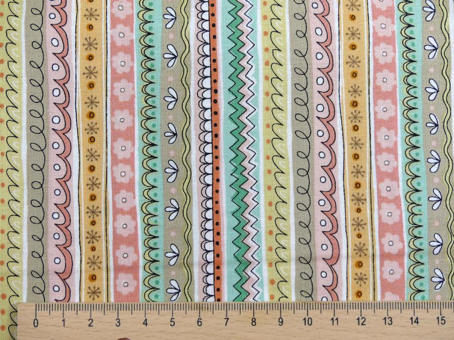 Patchwork Stoff mit bunten, gemusterten Streifen aus der Serie Doodle Days von Makower Ansicht mit Maß